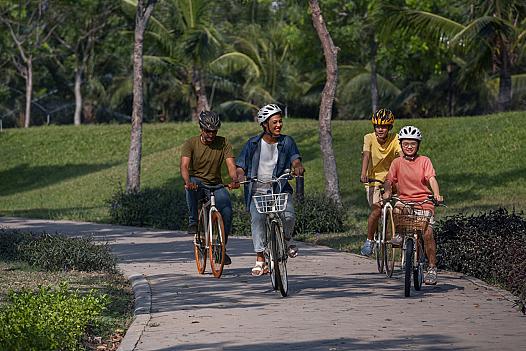 full-shot-family-cycling-outdoors (1)
